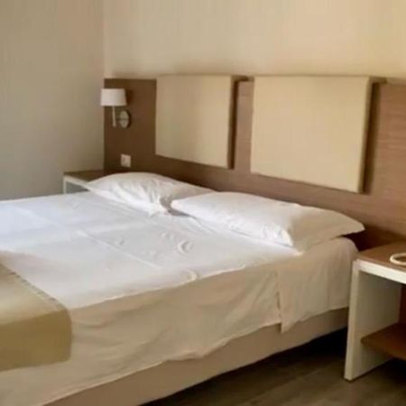 Hotel Villaggio Casarossa Crotone Buitenkant foto