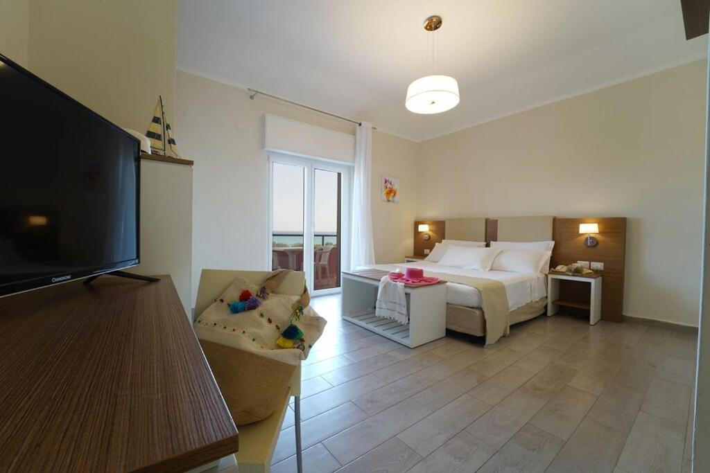 Hotel Villaggio Casarossa Crotone Buitenkant foto